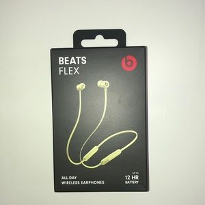 Beats by Dre brand new comes with everything